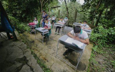 Gobierno Monsalvo entrega herramientas digitales para fortalecer la educación en casa en medio de la pandemia