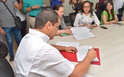 Gobernador Monsalvo firmó convenios que fortalecerán finanzas del IDREEC