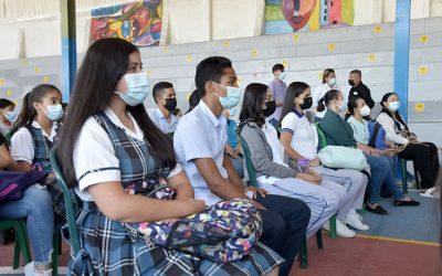 Ahora en Manaure, Gobierno Lo Hacemos Mejor sigue cubriendo déficit de aulas. Más de 800 niños y niñas de la Escuela Normal Superior se beneficiarán con modernos módulos y baterías sanitarias